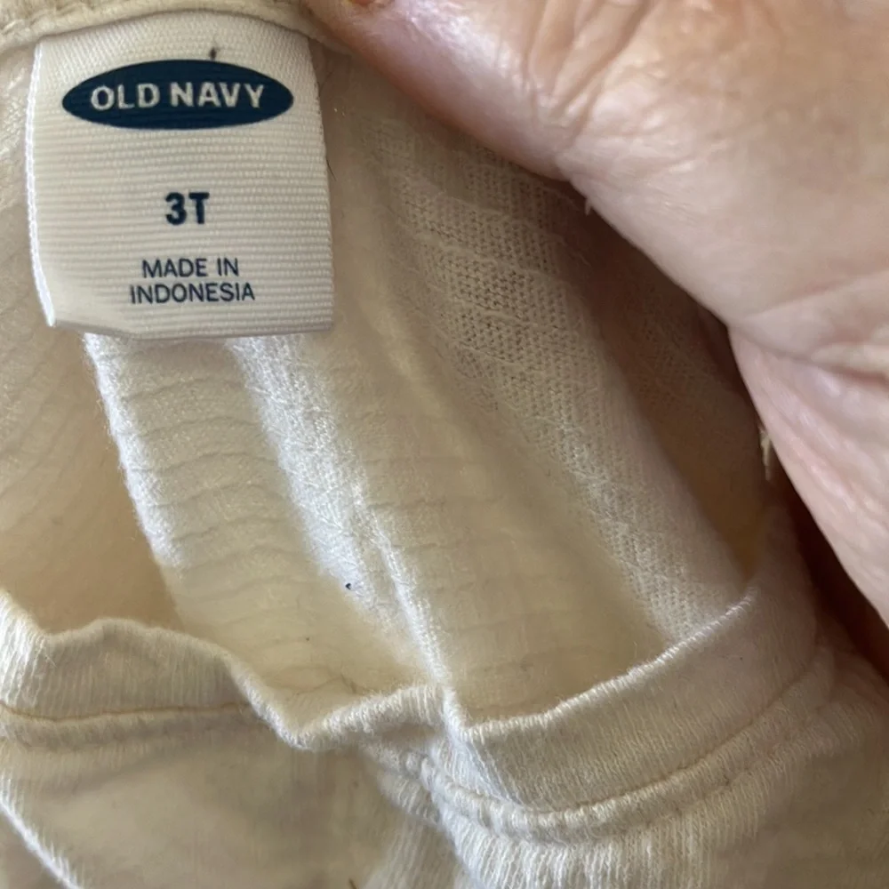 FINAL MARKDOWN Girls old navy top 3t